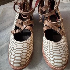 Freebird Marcell Women's Brown and Cream Shoes